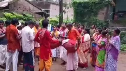 महेशपुर: चापतुरा गांव में कीर्तन मंडली ने धुलोट कार्यक्रम का किया आयोजन
