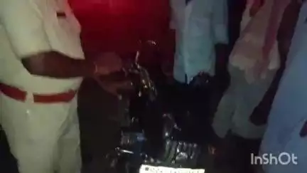 हिलसा: शहर के योगीपुर रोड रेलवे क्रॉसिंग के पास बदमाशों ने बाइक रोककर युवक से की मारपीट, बाइक क्षतिग्रस्त
