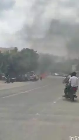 ದೇವದುರ್ಗ: ಗಬ್ಬೂರು ಗ್ರಾಮದಲ್ಲಿ ಕಾರಿನಲ್ಲಿ ಕಾಣಿಸಿಕೊಂಡ ಏಕಾಏಕಿ ಬೆಂಕಿ, ಗಾಬರಿಯಿಂದ ನೋಡಿದ ಜನ್ರು!