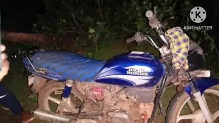 ଫୁଲବାଣୀ ସହର: ଗଞ୍ଜୁ ଗ୍ରାମରେ ଏକ ଅଜଣା ବାଇକ ପଡିଥିବା ଦେଖି ପୋଲିସକୁ ସୂଚନା ଦେଲେ ଗ୍ରାମବାସୀ