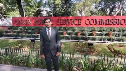 हंटरगंज: पंडरी के विभूति भूषण बने इंडियन एयरफोर्स में फ्लाइंग ऑफिसर, लोगों ने दी बधाई