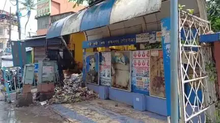 কৃষ্ণনগর ১: কৃষ্ণনগরে একাধিক ডাম্পিং গ্রাউন্ড থাকার পরও বিভিন্ন জায়গায় ফেলা হচ্ছে আবর্জনা, ড্রেনে পরিণত হয়েছে অঞ্জনা খাল #jansamasya
