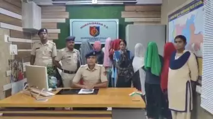 মুর্শিদাবাদ জিয়াগঞ্জ: গোয়ালটুলিতে মধুচক্র চালানোর অভিযোগে গ্রেপ্তার 4 পুরুষ, উদ্ধার 4 মহিলা