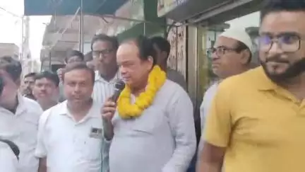 जामताड़ा: मंत्री डॉ. इरफान अंसारी पहुंचे मिहिजाम, जामा मस्जिद की छत ढलाई में श्रमदान किया