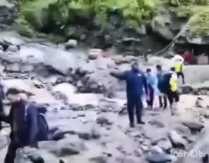 रुद्रप्रयाग: केदारनाथ पैदल मार्ग लिनचौली में भारी बारिश के कारण आवाजाही में आ रही दिक्कत