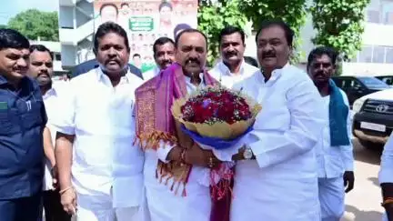 కామారెడ్డి: పట్టణంలోని కాంగ్రెస్‌ పార్టీ కార్యాలయంలో ముఖ్య నేతలతో భేటీ అయిన పీసీసీ చీఫ్ అధ్యక్షుడు మహేష్ కుమార్ గౌడ్
