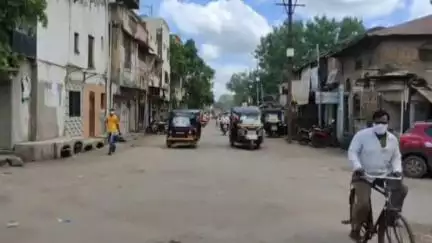 जळगाव: लक्ष्मीनगर येथील शिलाई मशीनच्या पैशांवरून महिलेला मारहाण, शहर पोलिसांत आरोपींवर गुन्हा दाखल