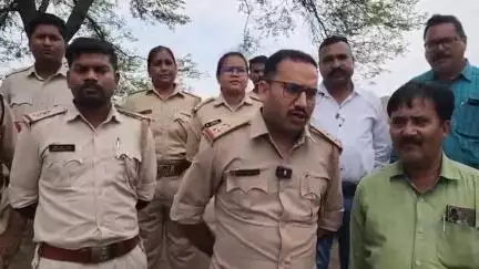 दुर्ग: ग्राम घोरारी में रविवार को महुआ शराब को लेकर की गई छापामार कार्रवाई की आबकारी आयुक्त ने दी जानकारी