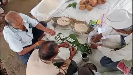ધરમપુર: મોટી ઢોલ ડુંગરી ગામે આદિવાસી પરંપરા મુજબ વરસાદ અને ખેતી માટે પૂજા અને હવનનું આયોજન કરાયું