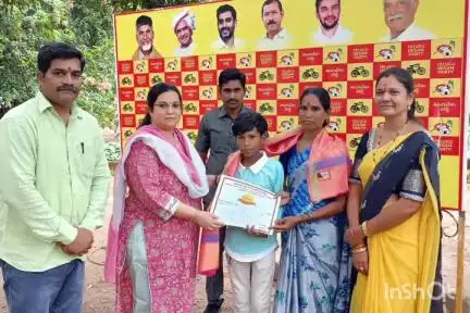 నగరంలో 46వ డివిజన్ మాత మజ్జి టోర్నమెంట్‌లో ప్రతిభ కనబరిచిన విద్యార్థులను ప్రత్యేకంగా అభినందించిన MLA అదితి విజయలక్ష్మి