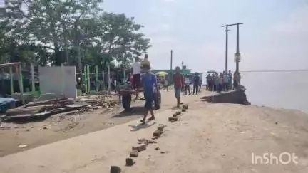 মানকাচৰ: আইৰকাটা-শালকাটা সংযোগী মূল পথৰ ৯০ শতাংশ নৈত বিলীন, সমস্যাৰ সন্মুখীন সহস্ৰাধিক ৰাইজ তথা স্কুলীয়া শিক্ষাৰ্থী #jansamasya