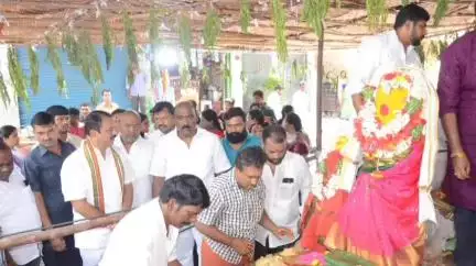 ఇబ్రహీంపట్నం: సరూర్నగర్ డివిజన్లో బొడ్రాయి పండుగ కార్యక్రమంలో పాల్గొన్న ఎమ్మెల్యే దేవిరెడ్డి సుధీర్ రెడ్డి