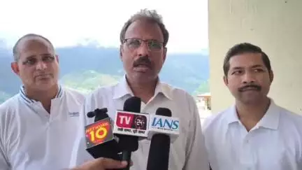 चमोली: गोपेश्वर न्यायालय परिसर से नगर क्षेत्र तक निकली स्वच्छता जागरूकता रैली, जिला न्यायाधीश विंध्याचल सिंह ने किया जागरूक