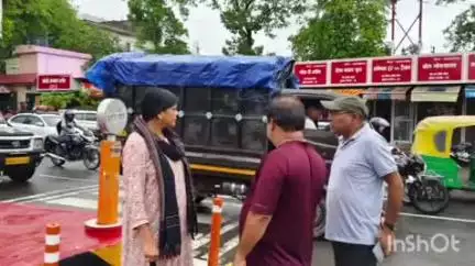 हल्द्वानी: हल्द्वानी में नगर आयुक्त ऋचा सिंह ने बरसात के बाद जल भराव की शिकायतों का मौके पर जाकर किया निरीक्षण