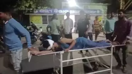 ବାଲେଶ୍ବର ମ୍ୟୁନିସିପାଲଟି: ମୋଭିଏକ୍ସ ସିନେମା ହଲ ଠାରେ  ଗଣ୍ଡଗୋଳରେ ଜଣେ ଗୁରୁତର,ଗୁରୁତରଙ୍କୁ ଜିଲ୍ଲା ମୁଖ୍ୟ ଚିକିତ୍ସାଳୟରେ ଭର୍ତ୍ତି।