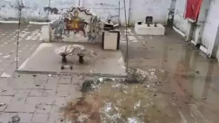 भीलवाड़ा: बारिश के कारण भवानी नगर पुलिस चौकी में स्थित सगस जी महाराज के मंदिर में भरा नाले का पानी