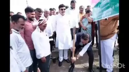 कळमेश्वर: कळंबी येथे आमदार डॉ आशिष देशमुख यांच्या हस्ते रस्त्याचे भूमिपूजन संपन्न