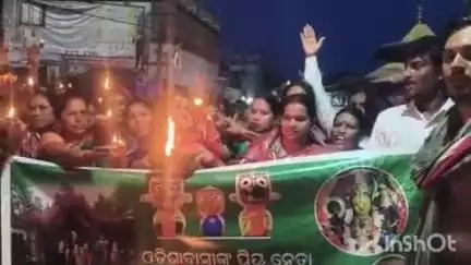କାକଟପୁର: କାକଟପୁର ମା ମଙ୍ଗଳା ଙ୍କ ନିକଟରେ ନବୀନ ପଟ୍ଟନାୟକ ଆଶୁ ଆରୋଗ୍ୟ କାମନା କରି ବିଜେଡି ତରଫରୁ ଦୀପ ଦାନ
