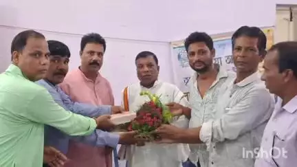 মেজিয়া: বাঁকুড়া জেলা তৃণমূলের নবনির্বাচিত সহ-সভাপতি স্বপন বাউরী কে সংবর্ধনা প্রদান মেজিয়ায় ব্লক তৃণমূল কংগ্রেসের