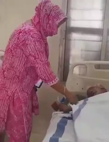 टीकमगढ़: जिला अस्पताल में तीन दिन से अकेली भर्ती वृद्ध महिला की हालत बिगड़ी, मातृशक्ति संगठन ने दिखाई मानवता