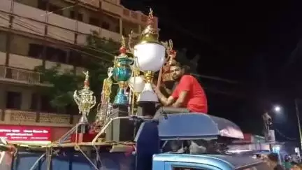 শান্তিপুর: শান্তিপুরের জনপ্রিয় ক্রিকেট টুর্নামেন্ট এস.পি.এল চ্যাম্পিয়ন হয়ে শহরের রাজপথে  শান্তিপুর কিংস্