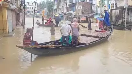 শালবনি: বন্যা কবলিত পশ্চিম মেদিনীপুরে ১৮৮ গ্রাম প্লাবিত, দুই লক্ষাধিক মানুষ ক্ষতিগ্রস্ত, মৃত ২, জানালেন মন্ত্রী
