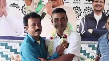 শালতোড়া: শালতোড়া ব্লক INTTUC তরফে বাঁকুড়া সাংগঠনিক জেলাINTTUC পুনঃনির্বাচিত সভাপতি রথীন ব্যানার্জিকে সংবর্ধনা প্রদান দুর্লভপুরে