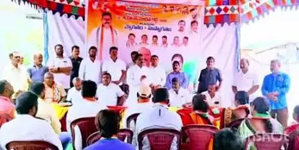 ఎమ్మెల్యే ఆధ్వర్యంలో నర్సంపేటలో 30 కుటుంబాలు కాంగ్రెస్ పార్టీలో చేరిక