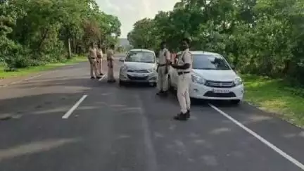గాంధారి: వాహనాల తనిఖీలు.. హెల్మెట్ లేకుండా వాహనాలు నడిపితే కేసులు నమోదు :  ఏఎస్ఐ ప్రకాశ్