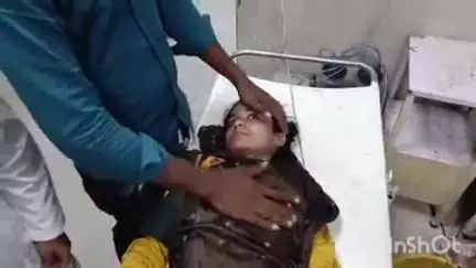 कायमगंज: गांव भरगैन निवासी महिला को घर में समर से पानी भरते समय लगा करंट, हालत बिगड़ी, सीएचसी जिला अस्पताल में भर्ती