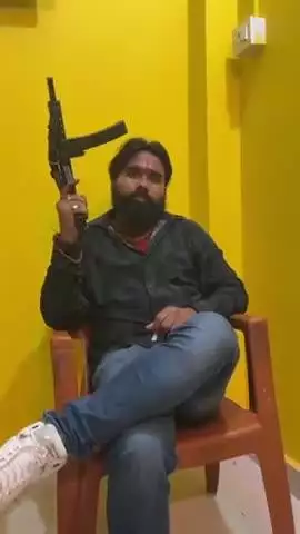 उत्तरी छोटानागपुर का नया गैंगेस्टर, चतरा का रहने वाला उत्तम यादव ने ली हजारीबाग गोलीकांड की जिम्मेदारी,  हाथों में हथिया