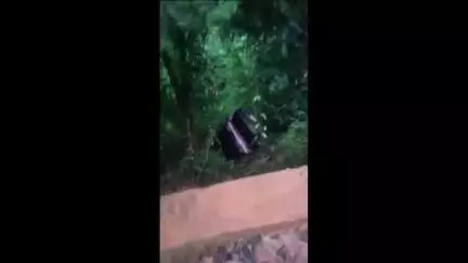 କୋରାପୁଟ ସହର: କୋରାପୁଟ ବ୍ଳକ୍ କୁସୁମ ଗୁଡ଼ା ନିକଟରେ ଭାରସାମ୍ୟ ହରାଇ ରାସ୍ତା କଡକୁ ଖସିଲା ଯାତ୍ରୀବାହୀ ଅଟୋ, ୬ ଆହତ