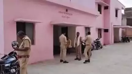 कप्तानगंज: मेहंदीगंज चौराहे पर अज्ञात वाहन की टक्कर से घायल युवक की इलाज के दौरान मौत, शव की शिनाख्त में जुटी पुलिस