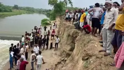 डेरापुर: फत्तेपुर गांव के पास नहाते समय सेंगुर नदी में डूबे दो युवक, खोजबीन में जुटे ग्रामीण व प्रशासन