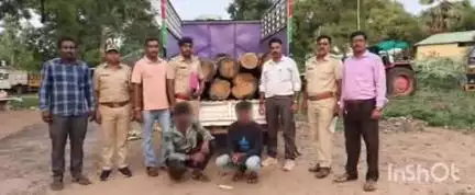 गडचिरोली: सिरोंचा वन उपज तपासणी नाक्यावर २ लाखाचा सागवान लाकूड व वाहन जप्त,२ आरोपीना अटक