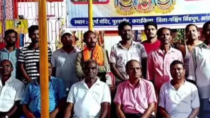 बंदगांव: कराईकेला पंचायत के पुरनाडीह स्थित दुर्गा मंदिर प्रांगण में रथ यात्रा को लेकर हुई बैठक