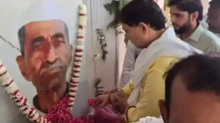 बुढ़ाना: बुढाना तहसील के गांव लुहसाना में पूर्व राज्यसभा सांसद राजपाल सैनी के भाई की तेरहवीं में पहुंचे लोग