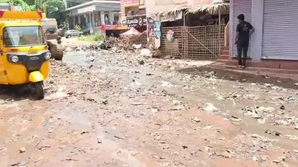 ಹೊಸಪೇಟೆ: ಪಬ್ಲಿಕ್ ಆ್ಯಪ್ ವರದಿ ಫಲಶೃತಿ, ನಗರದ ಬಸವಣ್ಣ ಕಾಲುವೆಯಲ್ಲಿ ತುಂಬಿದ್ದ ಕಸ ಸ್ವಚ್ಛಗೊಳಿಸಿದ ನಗರಸಭೆ #localissue