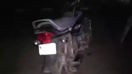 कवर्धा: ग्राम प्रभाटोला में बाइक सवार 3 व्यक्ति सड़क पर बैठी मवेशी से टकराकर गिरे, घायल होकर जिला अस्पताल में भर्ती