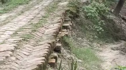 গোসাবা: শম্ভু নগর GPর ভুপেন্দ্রপুরে বেহাল ইঁটের রাস্তা,সমস্যায় এলাকাবাসীরা,পরিবহন দফতরকে জানানো আছে বললেন উপ প্রধান 
#jansamasya