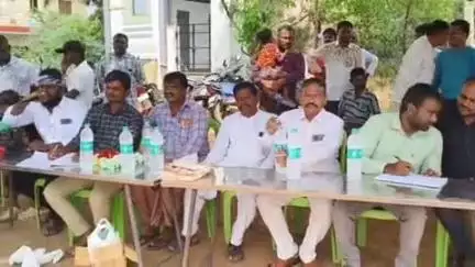 తాడిపత్రి: ఏడకిలో నిర్వహించిన టోర్నమెంట్ లో విజేతగా నిలిచిన యాడికి పోలీస్ జట్టు, విజేతలకు బహుమతులు అందజేసిన నిర్వాహకులు