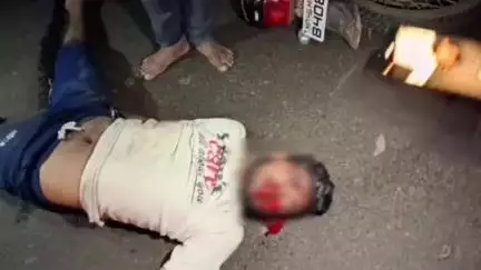बड़वानी: शहर सिलावद रोड पर अज्ञात वाहन ने दो बाइक सवारों को टक्कर मारी, घायलों को अस्पताल पहुंचाया गया