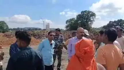 एनटीपीसी शैलो निर्माण कार्य को ग्रामीणों ने रोका, मौके पर बालूमाथ सीओ पहुंच रैयतों को नौकरी मुआवजा देने की बात कही ।@#@