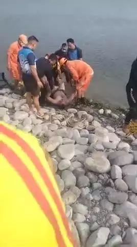 gularbhoj dam me duba army ka jawan 
 bangluru ka rahane watha tha haldwani duty karta tha nahane aya tha dosto ke sath