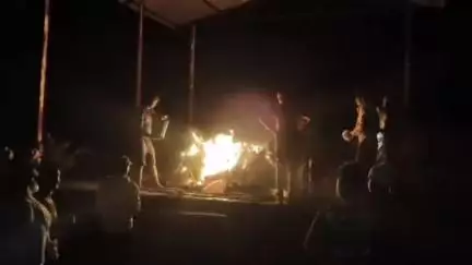 अशोक नगर: कोलूआ गांव में श्मशान घाट न होने से आदिवासी महिला का जमाखेड़ी गांव में रात 10 बजे अंतिम संस्कार