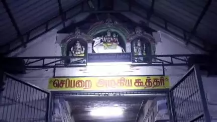 மானூர்: ராஜவல்லிபுரம் செப்பரை அழகிய கூத்தர் திருக்கோவிலில் ஆனித்திருவிழா கொடியேற்றதுடன் துவக்கம்.