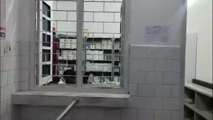 गिरिडीह: सदर अस्पताल में लापरवाही: 24 घंटे ड्यूटी के बाद भी दवा काउंटर पर केवल प्रशिक्षु तैनात