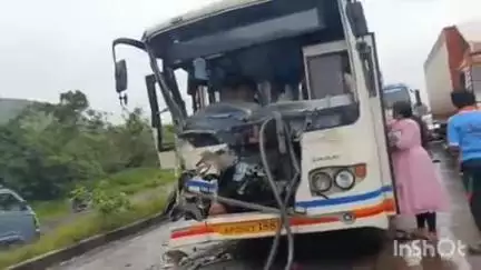 నర్సీపట్నం - విశాఖపట్నం నాన్ స్టాప్ ఎక్స్ప్రెస్ బస్సుకు బయ్యవరం వద్ద ప్రమాదం,పదిమందికి పైగా ప్రయాణీకులకు తీవ్రగాయాలు