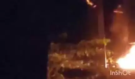 कठवारा गांव में अज्ञात कारणों के चलते ट्रांसफार्मर में लगी भीषण आग, वीडियो सोशल मीडिया पर हुआ वायरल