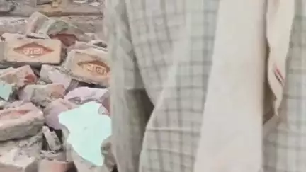बिल्सी: बरनी गांव में चाय बनाते वक्त एलपीजी सिलेंडर में लगी आग, सिलेंडर फटने से 2 मंजिला मकान गिरा